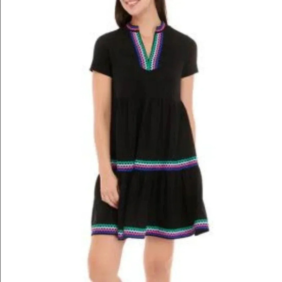 Crown & Ivy Black Short Sleeve Tiered Dress - Picture 2 of 9